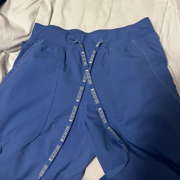 Med Couture Scrub Set Top & Petite Jogger pants - Picture 10 of 10